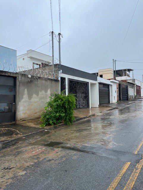 CASA À VENDA NO BAIRRO PINHEIROS